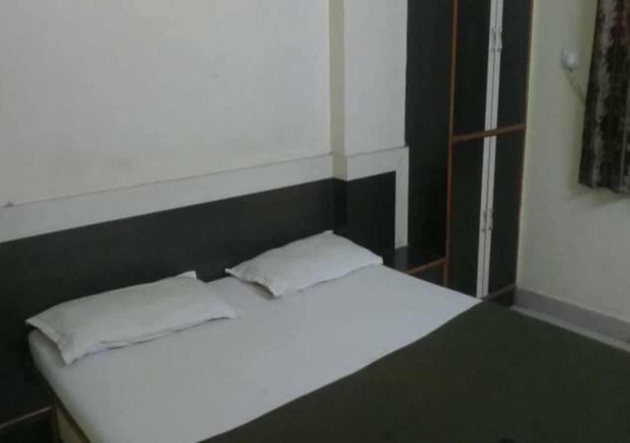 Hotel Sai Ganesh Shirdi Luaran gambar